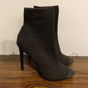 STEVE MADDEN peep toe stretch bootie